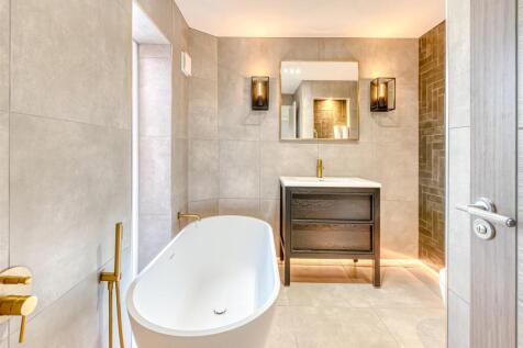 37 Deaconsfield-bath.jpg