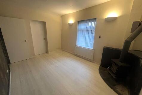 LIVING ROOM WITH FIRE.jpg