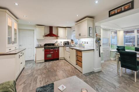 2 Stokesay Avenue-11.jpg