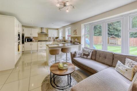 4 Great Hall Grove-kitchen2.jpg