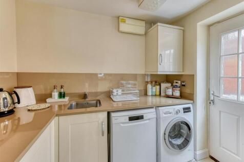 4 Great Hall Grove-laundry.jpg