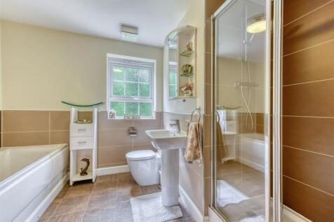 4 Great Hall Grove-bathroom1.jpg