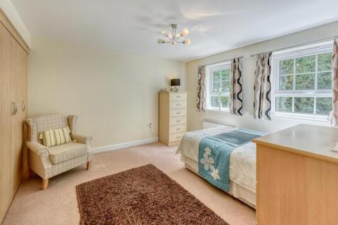 4 Great Hall Grove-bed3.jpg