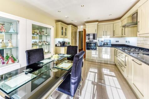 3 The Gables-kitchen2.jpg