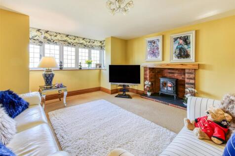 3 The Gables-lounge2.jpg