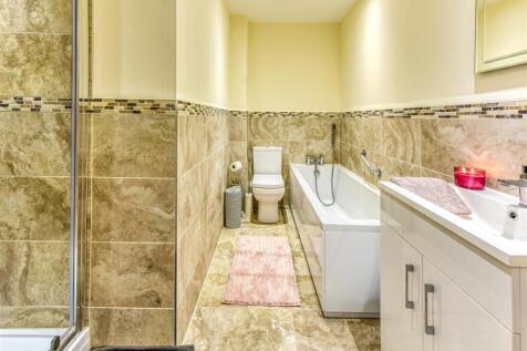3 The Gables-bath1.jpg