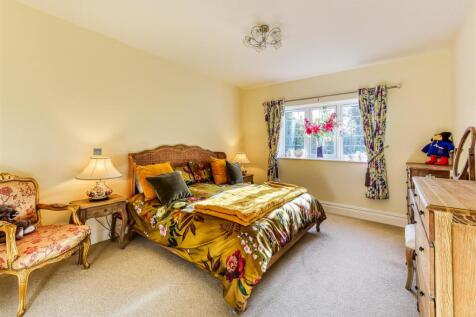 3 The Gables-bed1a.jpg