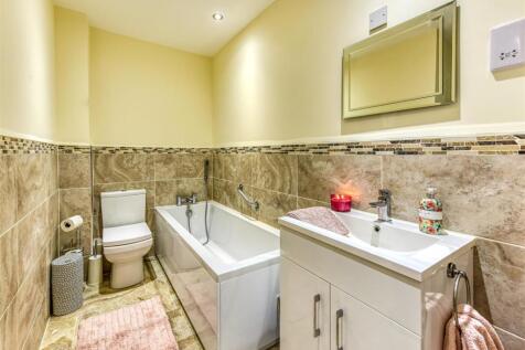 3 The Gables-bath2.jpg