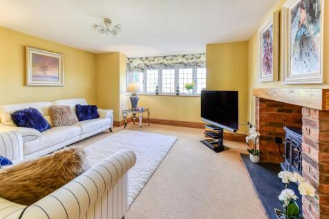 3 The Gables-lounge1.jpg