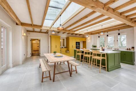 The Old Manor House-kitchen2.jpg