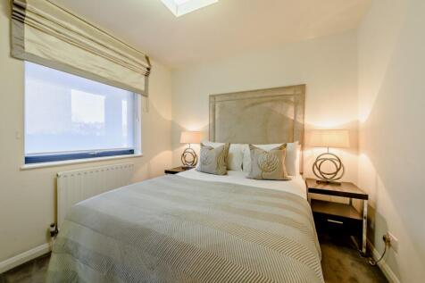 8447057-interior1...