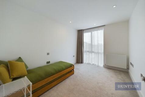 CAM01635G0-PR0316-STILL026.jpg