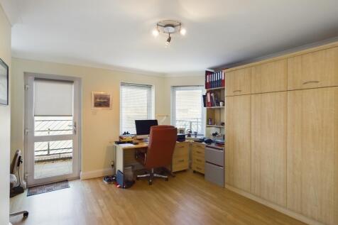 CAM01635G0-PR0048-STILL038.jpg