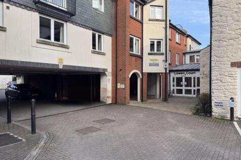 Lowen court