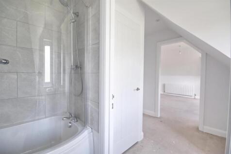 En-suite shower bathroom