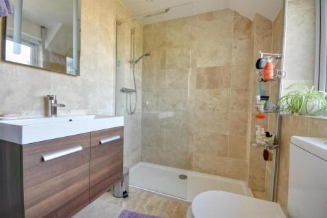 Em-suite shower room