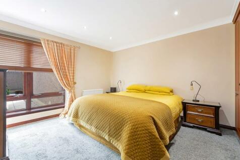 Bed 2.jpg