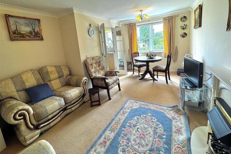 lounge 1 (Large).jpeg