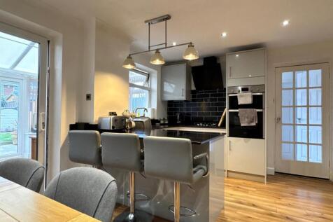 Kitchen 1.jpg