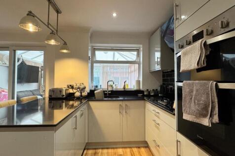Kitchen 2.jpg