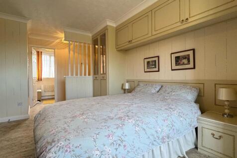 Master bedroom (2).jpg