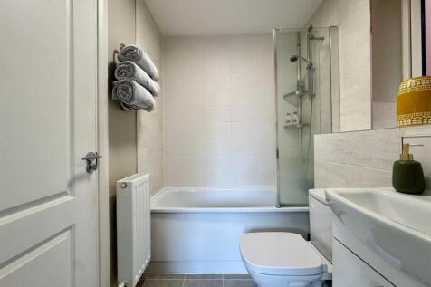 Jack &amp; Jill Bathroom