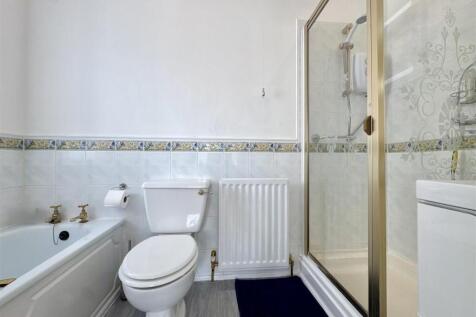 Ensuite bedroom 2 (1).jpeg