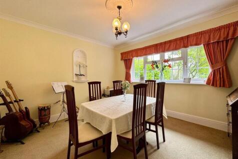 Dining room (1)-fotor-202506061468.jpg