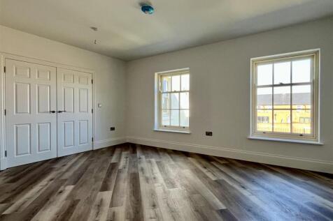 Dining room (1).jpeg