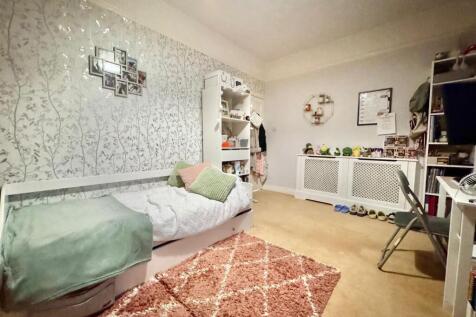 Master bedroom (1).jpg