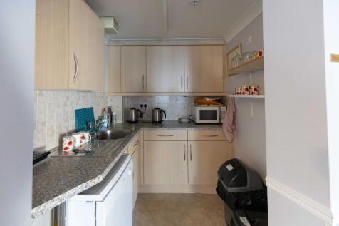 Commnal ground floor kitchen