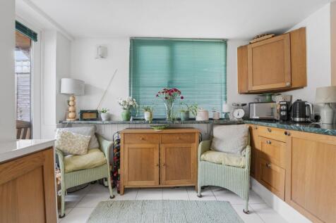 Kitchen/Breakfast Area