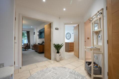 2 wellwood close-15 - hallway