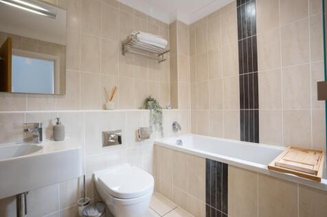 2 wellwood close-07 - bathroom