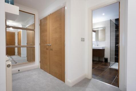2 wellwood close-11 - dressing area master bed
