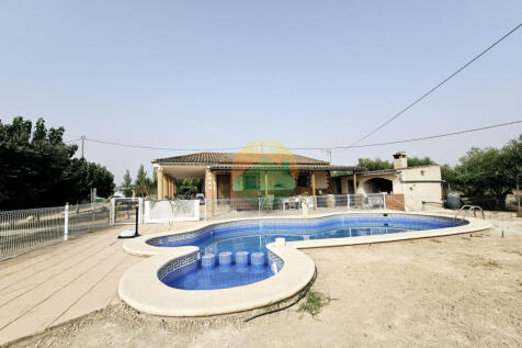 3 Bedroom Detached For Sale-LIB01-12