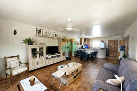 3 Bedroom Detached For Sale-LIB01-13