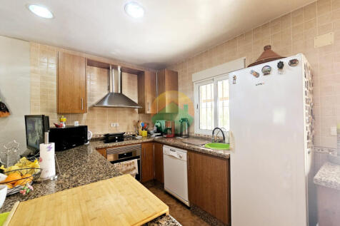 3 Bedroom Detached For Sale-LIB01-17