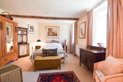Bedroom 1.jpg