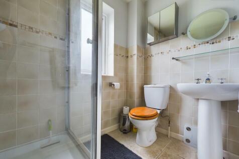 En-Suite To Master Bedroom