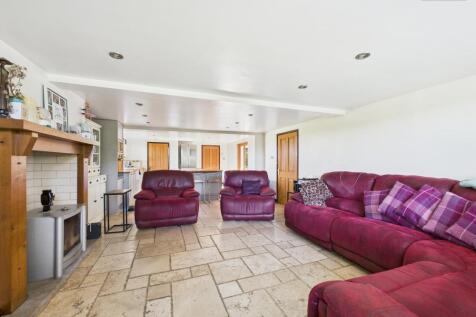 Living Room/Kitchen