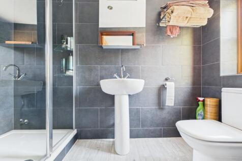 En-Suite To Master Bedroom