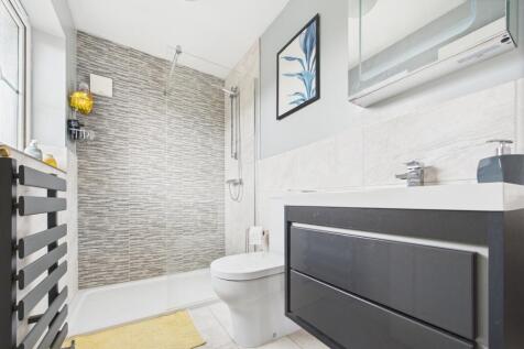 En-Suite To Master Bedroom