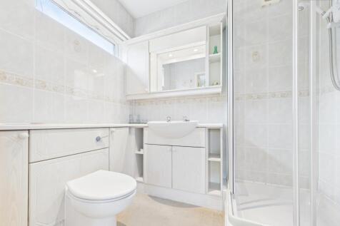 En-Suite To Master Bedroom