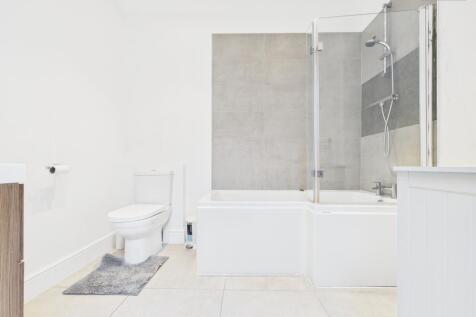 En-Suite To Master Bedroom