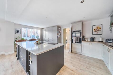 1380952-10-6915f225e7280