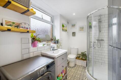 Flat 6 9 Cross O'Cliff Hill-15