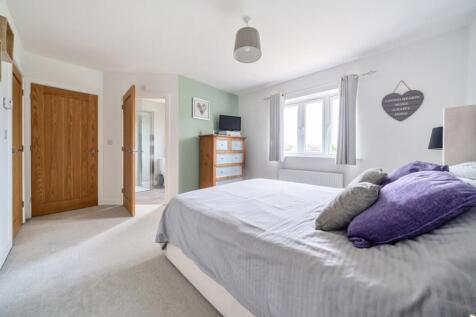 1289505-18-682af950cc356-ARW