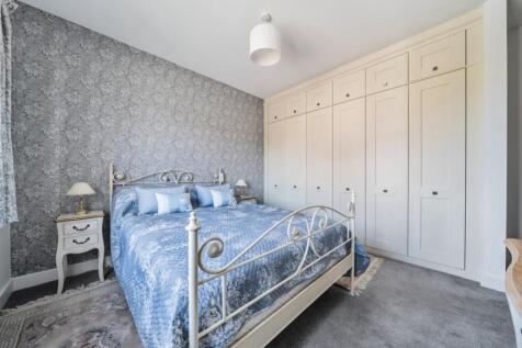 1297822-20-683067f0e2c8a-ARW