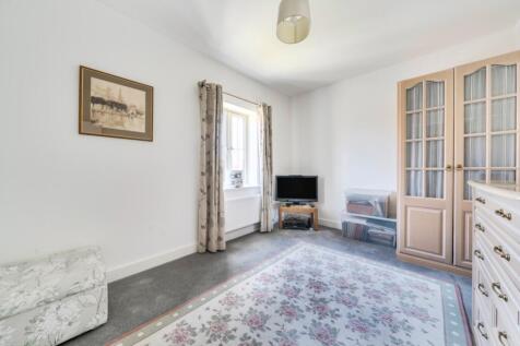 1297822-19-683067cd27561-ARW